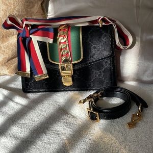 Gucci HANDBAG SYLVIE WITH
VELVET